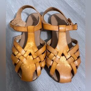 Toddler Girl’s Tan Cat & Jack Closed-Toe Strap Buckle Woven Sandals Shoes 12